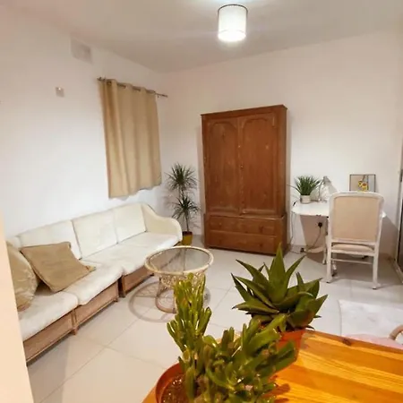 Central Modern Flat Near Beach